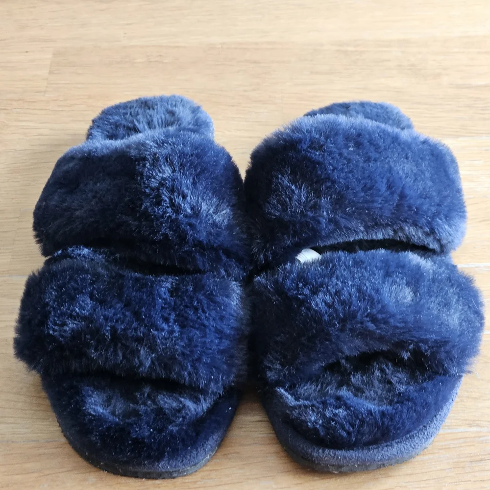 LC Lauren Conrad Blue Plush House Shoes Slippers Cozy - Size Medium - Picture 6 of 6
